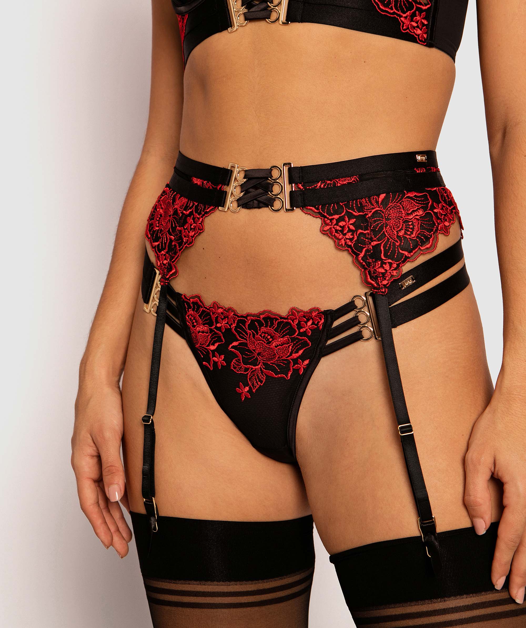 Vamp Eloise Suspender - Black/Red