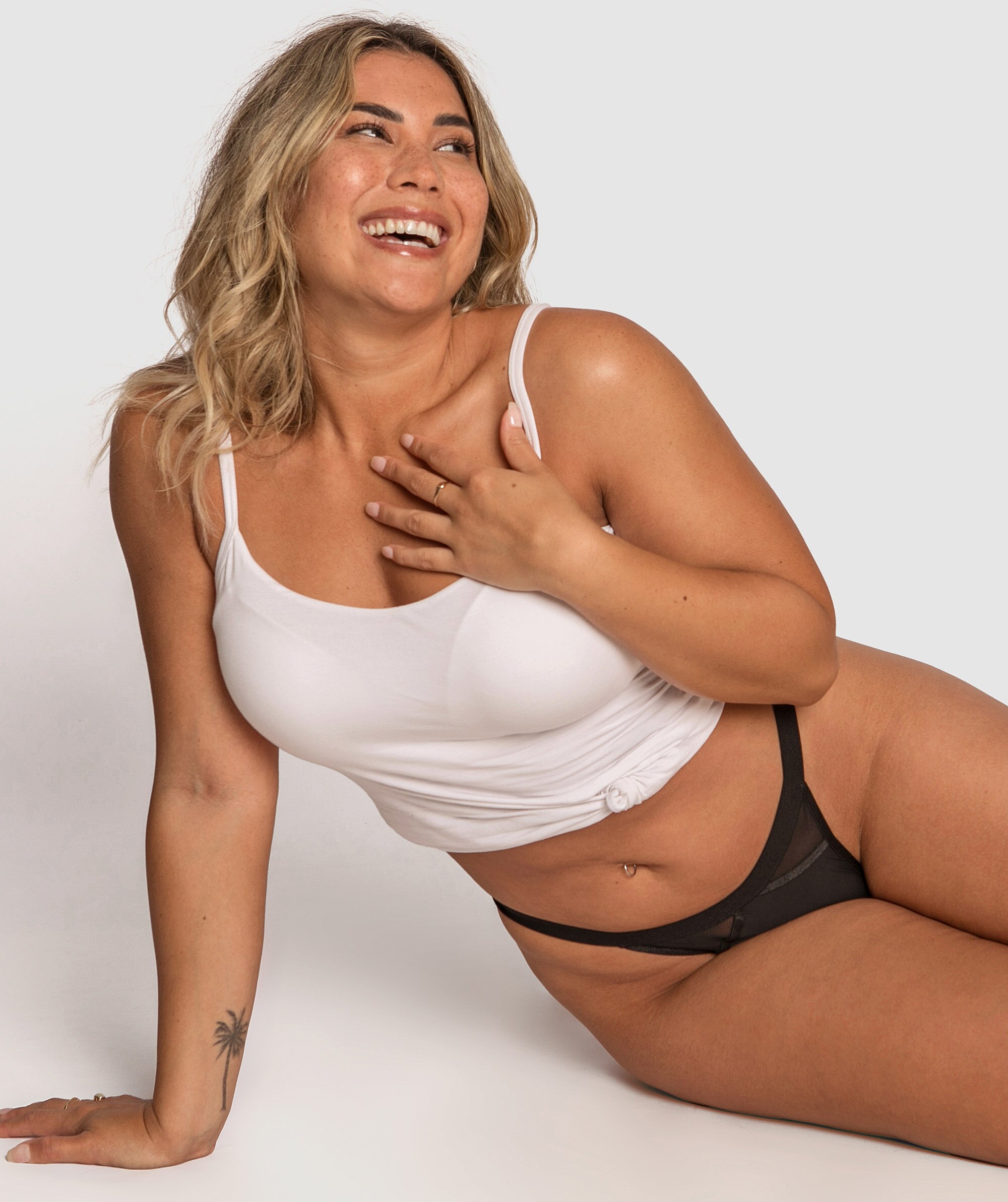 Nicolle Mini V Knicker - Black