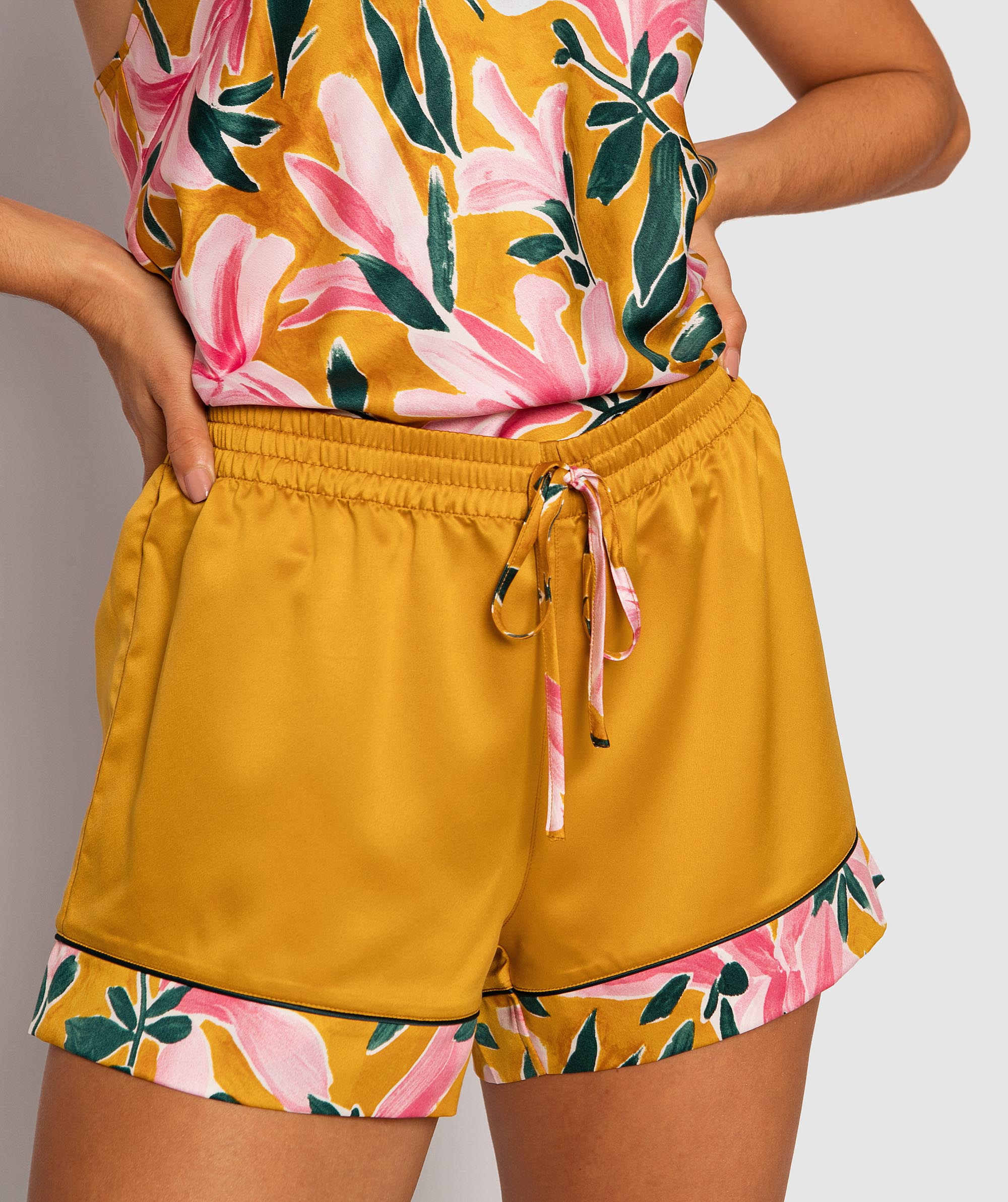 Saint Tropez Shorts - Dark Yellow/Floral Print 