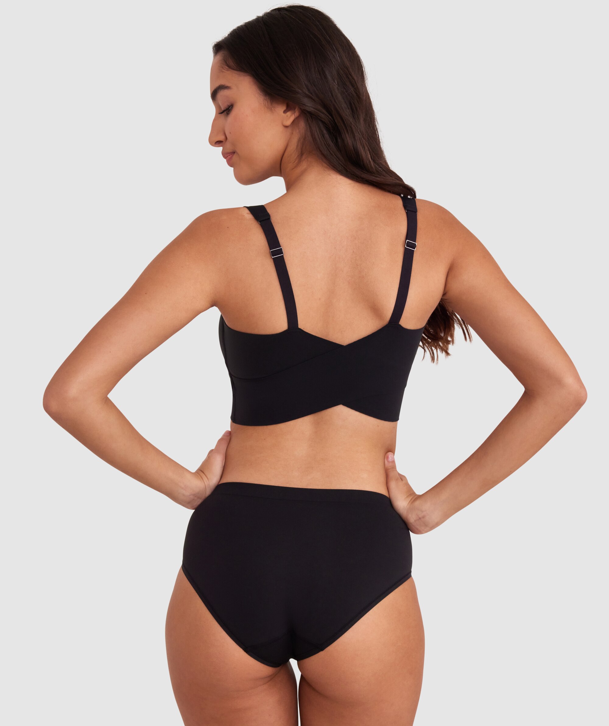 Base Layers Wirefree Crop - Black