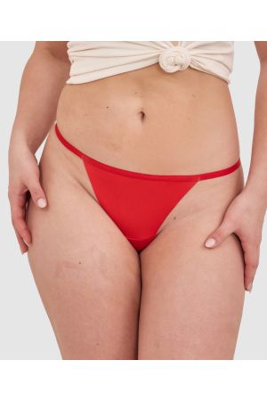 Tay G wears a size 12DD bra and size 12 underwear. She is 161cm tall and has measurements of 92cm bust a 71cm waist and 101cm hips.