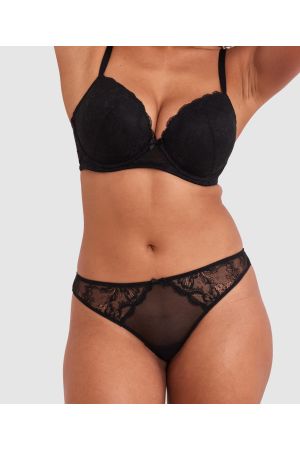 Kristina wears a size 10C bra and size 10 underwear. She is 181cm tall and has measurements of 84cm bust a 66cm waist and 99cm hips.