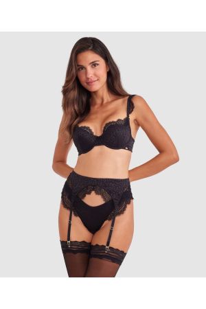 Tamara is wearing a 10B/C top and 10 bottom with bust 82cm waist 64cm and hip 88cm. She stands at 173cm/5'6in.
