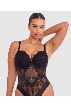 Shimma is wearing a 12 DD top and 12 bottom with bust 94cm/37in waist 70cm/27 1/2in and hip 107cm/42in. She stands at 175cm/5'9in.