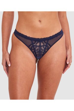 Olivia is wearing a 10B/C top and 10 bottom with bust 81cm/32in waist 65cm/25 1/2in and hip 99cm/39in. She stands at 177cm/5'9in.