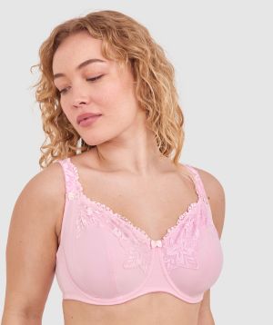 Tay G wears a size 12DD bra and size 12 underwear. She is 161cm tall and has measurements of 92cm bust a 71cm waist and 101cm hips.
