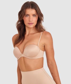 Kris wears a size 10C bra and size 10 underwear. She is 181cm tall and has measurements of 84cm bust a 66cm waist and 99cm hips.