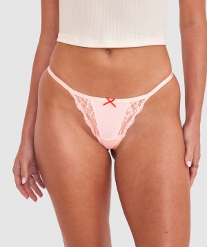 Olivia is wearing a 10B/C top and 10 bottom with bust 81cm/32in waist 65cm/25 1/2in and hip 99cm/39in. She stands at 177cm/5'9in.
