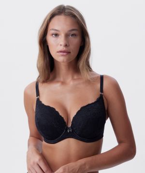 Jayde is wearing a 10DD bra and 10 underwear, with bust 86cm/34in, waist 70cm/27.5in, and hip 99cm/39in. She stands at 181cm/5'11in.