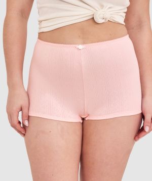 Tay G wears a size 12DD bra and size 12 underwear. She is 161cm tall and has measurements of 92cm bust a 71cm waist and 101cm hips.
