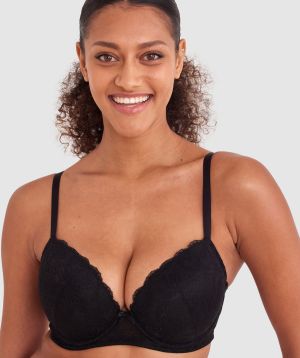 Kristina wears a size 10C bra and size 10 underwear. She is 181cm tall and has measurements of 84cm bust a 66cm waist and 99cm hips.