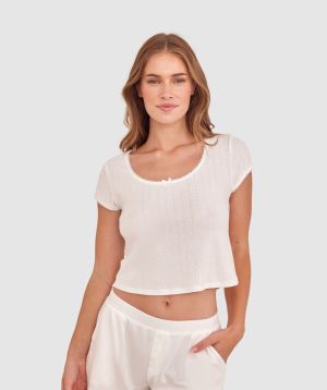 Sianie  wears a size 10 B/C bra and size 10 underwear. She is 175cm tall and has measurements of 85cm bust a 66cm waist and 93cm hips.