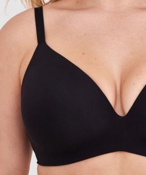 Tay G wears a size 12DD bra and size 12 underwear. She is 161cm tall and has measurements of 92cm bust a 71cm waist and 101cm hips.