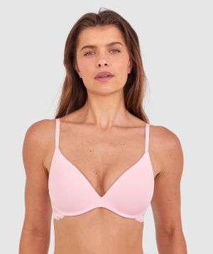 Kris wears a size 10C bra and size 10 underwear. She is 181cm tall and has measurements of 84cm bust a 66cm waist and 99cm hips.