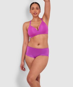 Terri-Leigh wears a size 12DD and size 12 underwear. She is a size 12 Is 177cm tall with a 98cm bust and 79cm waist and 79cm hips.