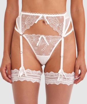 Tamara is wearing a 10B/C top and 10 bottom with bust 82cm waist 64cm and hip 88cm. She stands at 173cm/5'6in.
