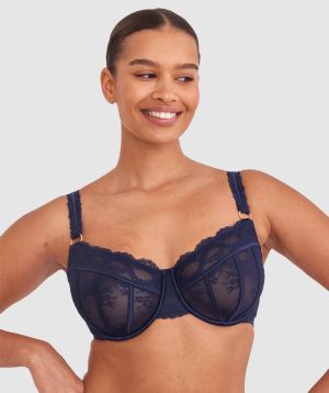 Shimma is wearing a 12 DD top and 12 bottom with bust 94cm/37in waist 70cm/27 1/2in and hip 107cm/42in. She stands at 175cm/5'9in.