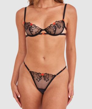 Olivia is wearing a 10B/C top and 10 bottom with bust 81cm/32in waist 65cm/25 1/2in and hip 99cm/39in. She stands at 177cm/5'9in.
