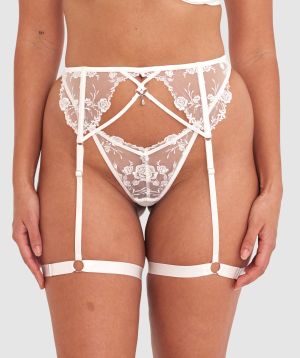 Shimma is wearing a 12 DD top and 12 bottom with bust 94cm/37in waist 70cm/27 1/2in and hip 107cm/42in. She stands at 175cm/5'9in.