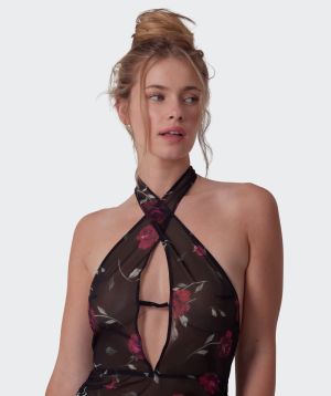 Terri-Leigh wears a size 12DD and size 12 underwear. She is a size 12 Is 177cm tall with a 98cm bust and 79cm waist and 79cm hips.