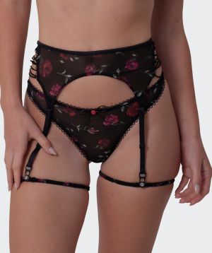 Terri-Leigh wears a size 12DD and size 12 underwear. She is a size 12 Is 177cm tall with a 98cm bust and 79cm waist and 79cm hips.