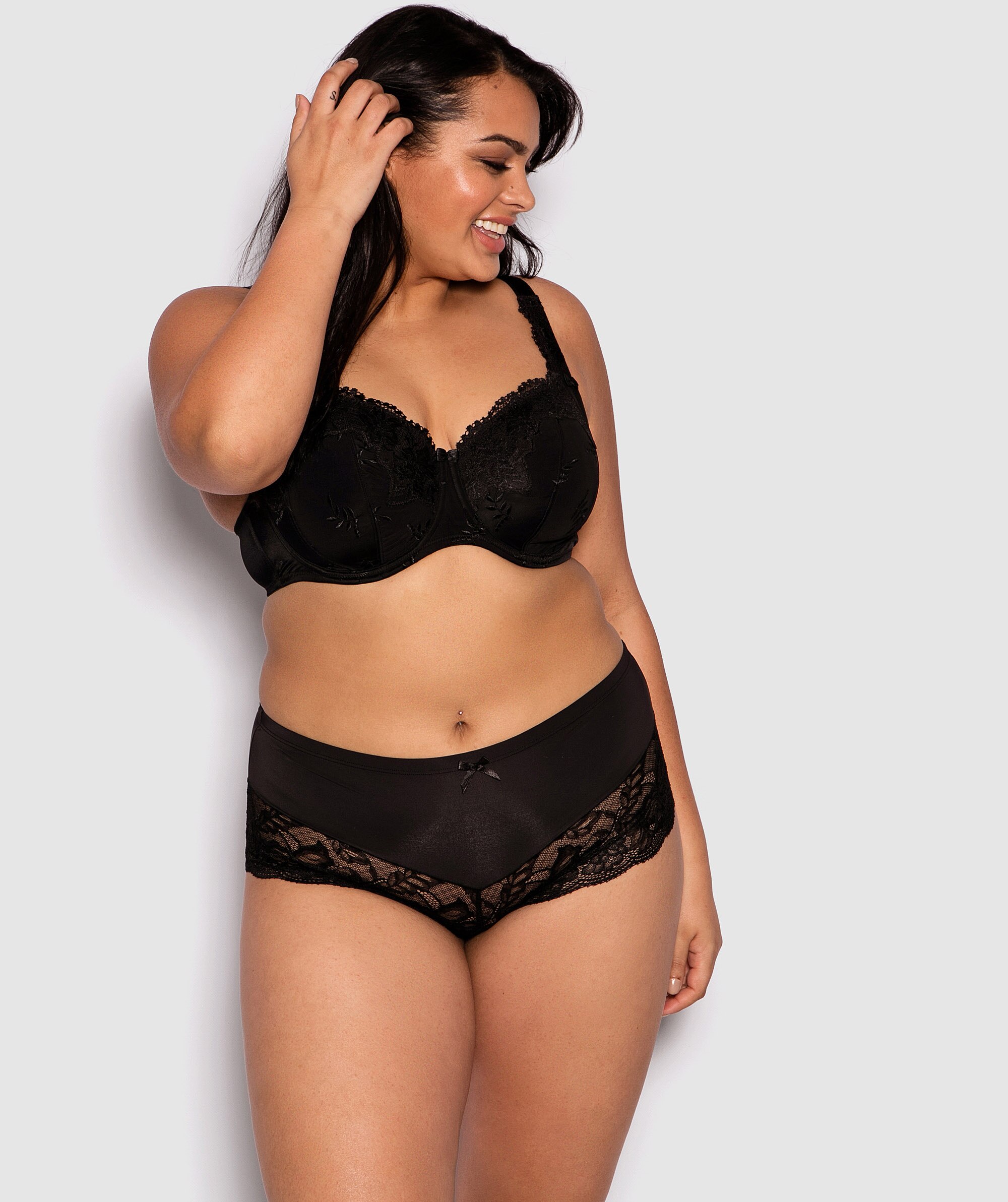 Faith Full Shortie  - Black