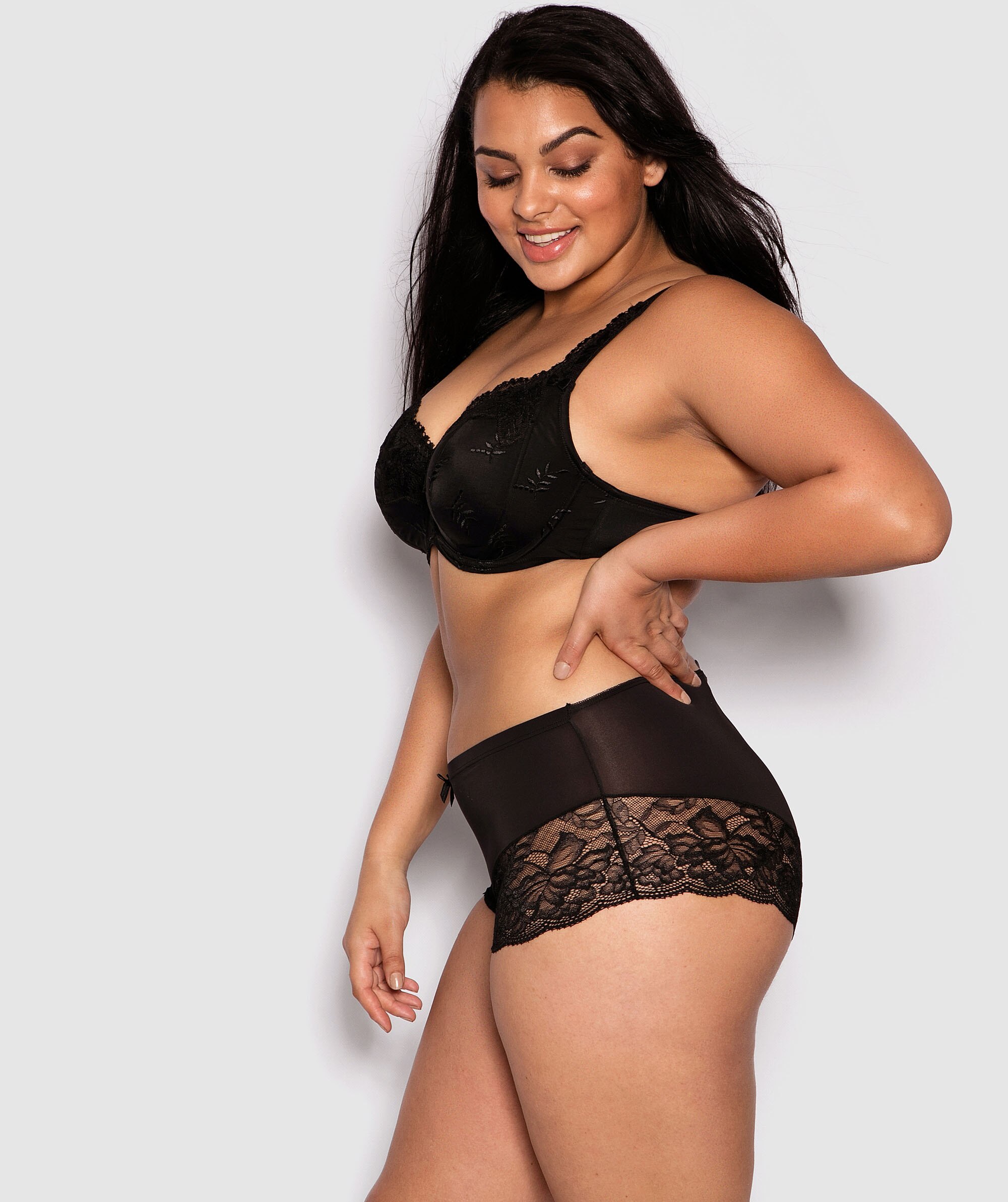 Faith Full Shortie  - Black