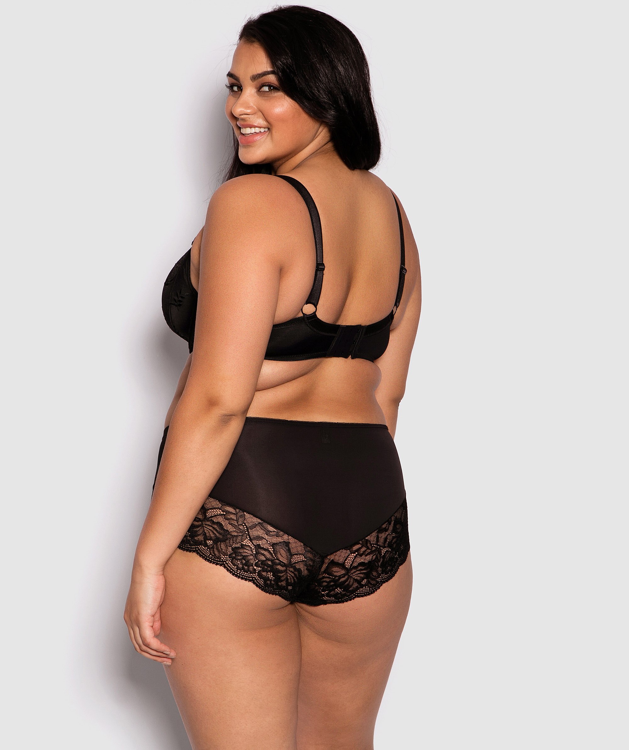 Faith Full Shortie  - Black