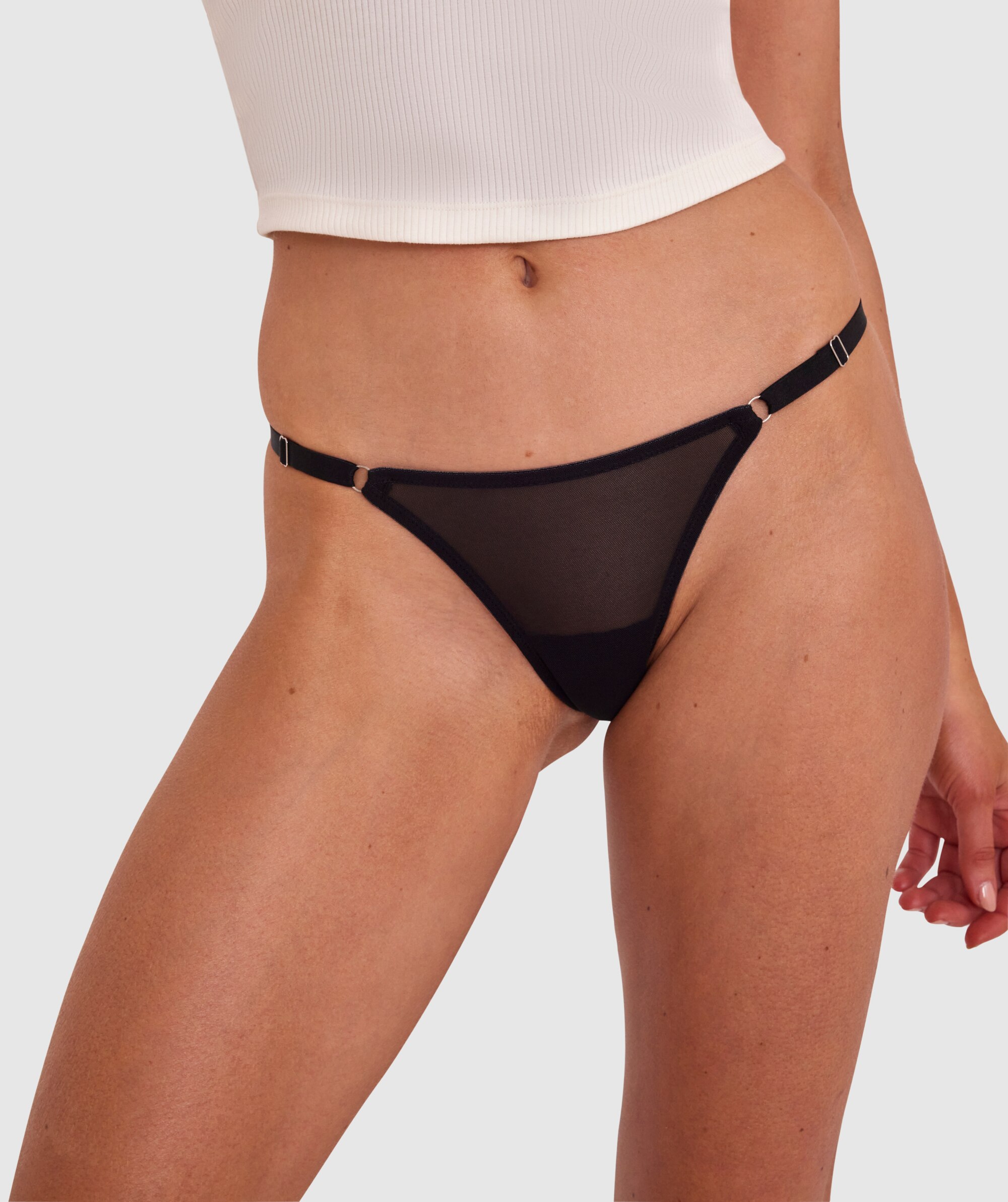 Mesh Basics V String - Black