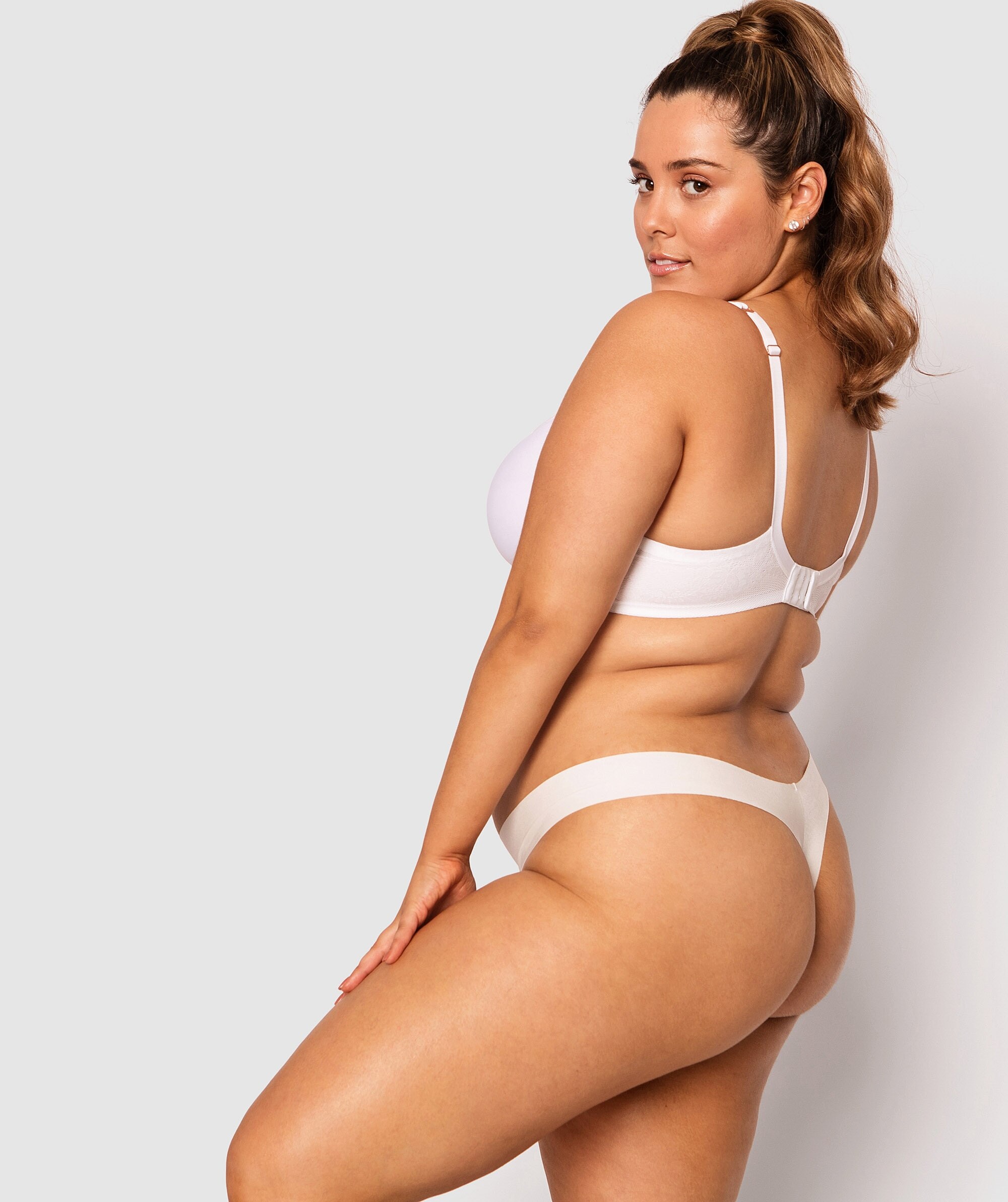 Smooth Comfort V String Knicker - White
