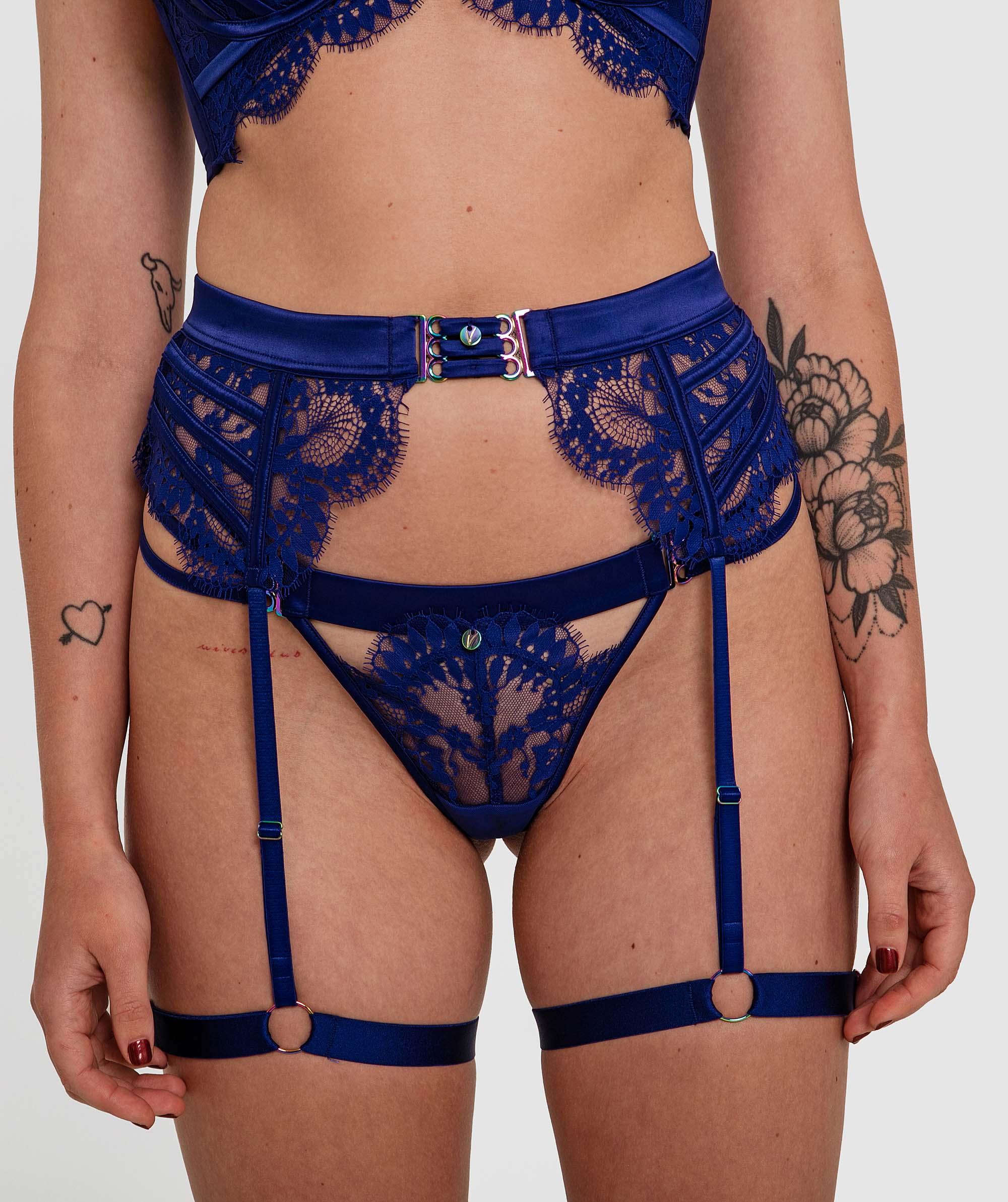 Vamp Back For More Suspender - Navy