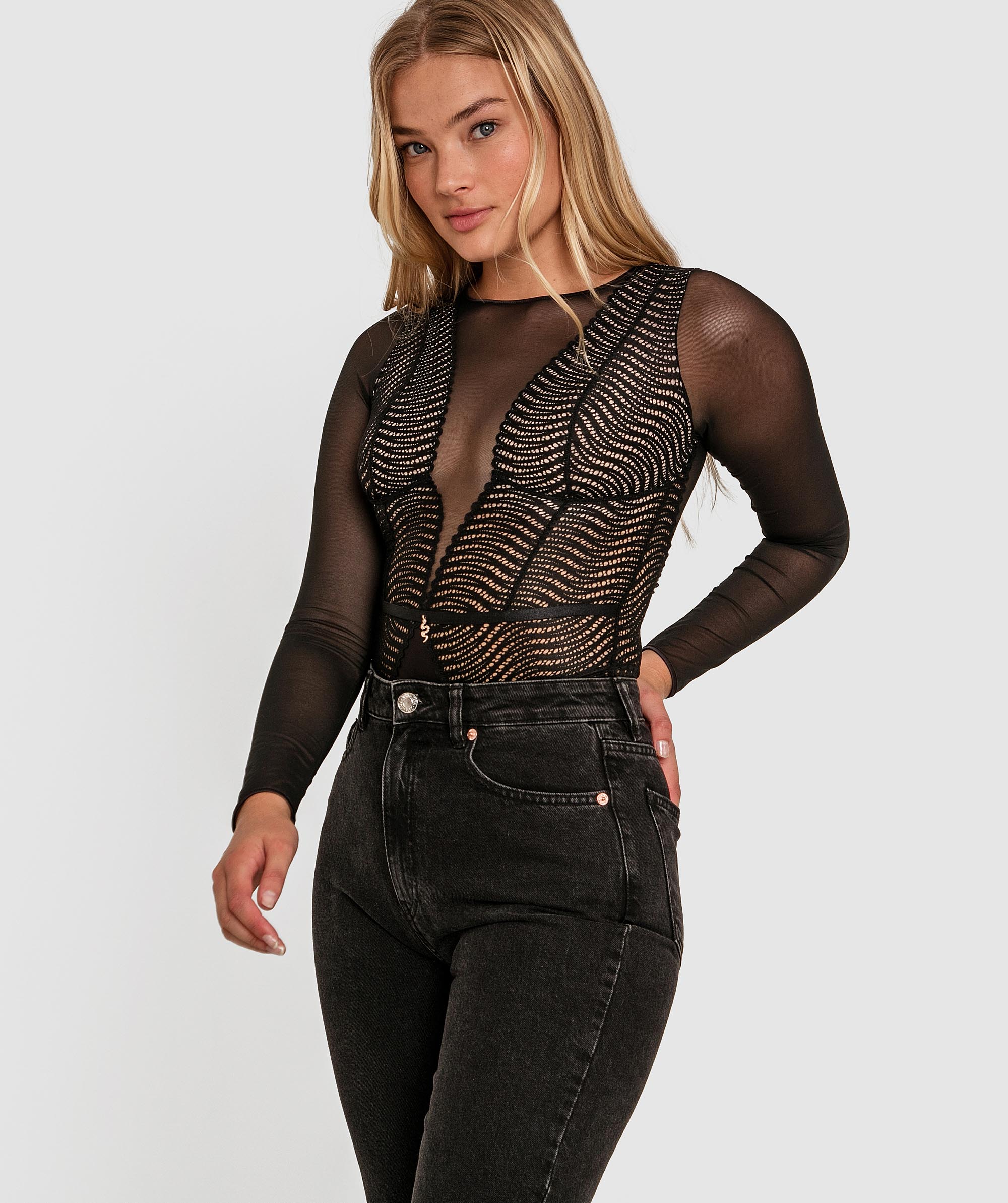 Zuri Fashion Sleeved Bodysuit - Black